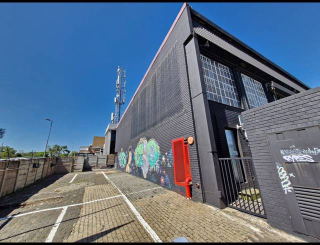 372M² SHOWROOM TO LET IN KRAMERVILLE